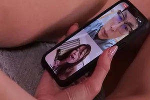 để trả đủa gã chồng vụng trộm, cô vợ xoạc với người khác rồi gọi video cho chồng