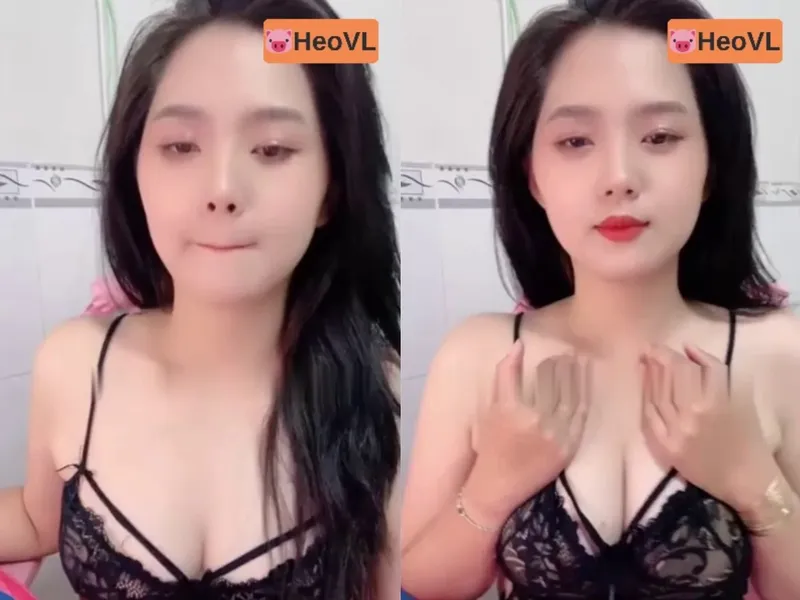 Em người yêu răng khểnh khoe cục thịt tròn trắng